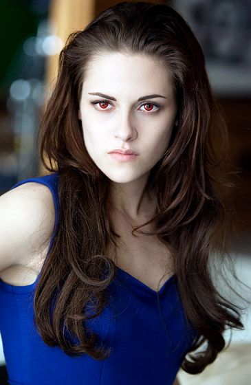 Kristen Stewart and Robert Pattinson in The Twilight Saga: Breaking Dawn - Part 2: Vampire Bella Kristen Stewart Twilight, Billy Burke, Vampire Twilight, Twilight Saga Series, Bella Cullen, Twilight Breaking Dawn, Breaking Dawn Part 2, Robert Pattinson And Kristen, Rob Pattinson