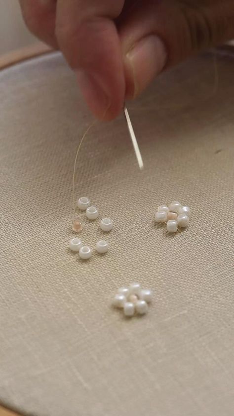 Beading On Fabric, Embroidery Couture, Embroidery Design Flower, Godmother Dress, Stitching Diy, Appliqué Ideas, Boro Stitching, Basic Hand Embroidery Stitches, Simple Hand Embroidery Patterns