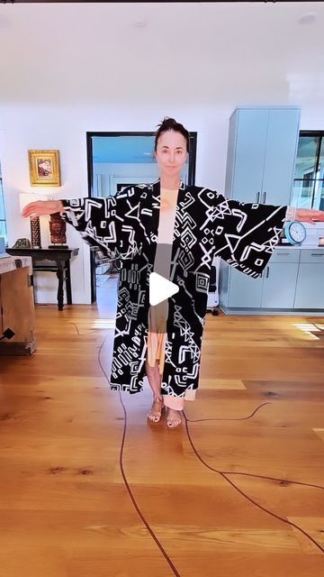 Alice D'Antoni Phillips on Instagram: "Kimono Hack

Taming the floppy, flowEEE sleeves.

TWO hair scrunchies 

A few twists of fabric on each sleeve.

Presto! More manageable sleeves without so much flow and flop! 

Also, it gives a different sleeve look.

Another great option, wrap, belt and you've got a dress!

I love love creating new looks with old pieces!

💥💥💥Whatcha think? Leave your kind 2 cents' worth!

Dress and kimono from @anthropologie

#maturestyle #aginggracefully #fashion #kimonostyle" Kimono Hacks, Diy Kimono, Kimono Wrap Dress, Maxi Kimono, I Love Love, Wrap Belt, Hair Scrunchies, New Looks, Aging Gracefully