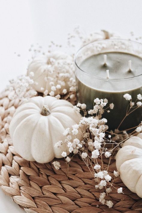 White Fall Aesthetic, Fall Front Porch Decor Ideas, Neutral Fall Decor, Fall Decor Inspiration, Halloween Front Porch, Halloween Tattoo, Iphone Wallpaper Fall, Fall Deco, Fall Decoration