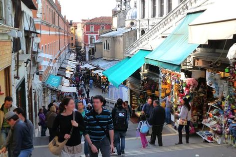 10 Best Places to Go Shopping in Venice - Where to Shop in Venice and What to Buy? – Go Guides Shopping In Venice Italy, Venice Shopping, Italy Trip Planning, Venetian Art, Hidden In Plain Sight, Visit Venice, Rialto Bridge, Floating City, Italy Map