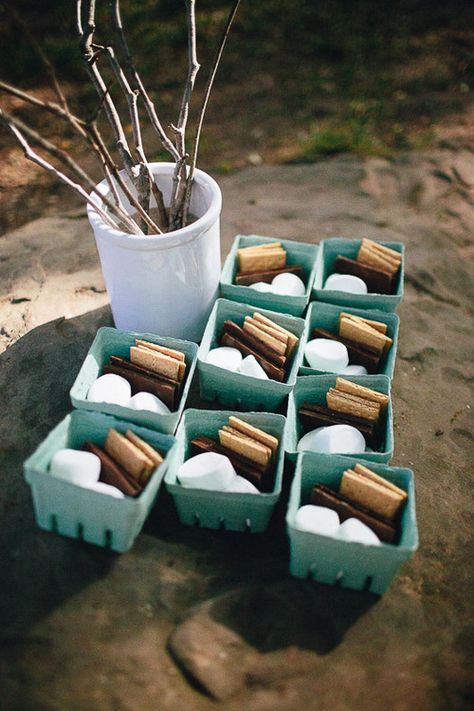 Smore Set Up Family Smore Night, Smore Wedding Station, Smores Bar Bachelorette Party, Campfire Set Up Ideas, Smores Table Bonfires, Bonfire Rehearsal Dinner, Camp Themed Dinner Party, S’mores Set Up, Fall Decorations Party