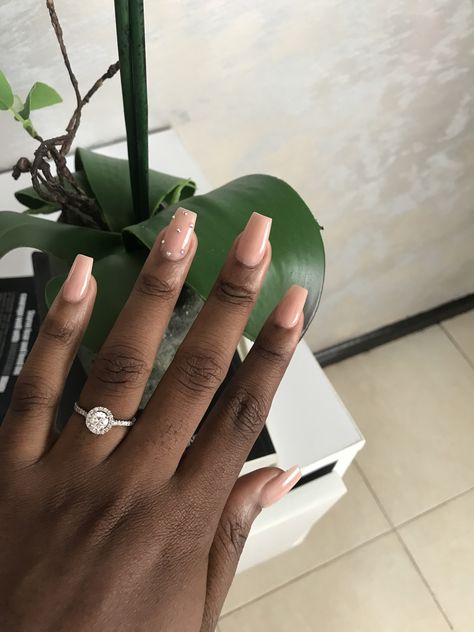 Wedding Nails Black Women, Classy Nail Art Ideas, Swarovski Nails, Diy Acrylic Nails, Beautiful Birthday Cakes, Bridal Nails, Fashionista Clothes, Classy Nails, Nude Nails