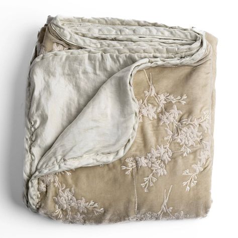 Bella Notte Lynette Throw Blanket France House, Cottage Details, Bella Notte Linens, White Throw Blanket, Bed End, Vintage Chinoiserie, Decor 2024, Beautiful Rooms, Bed Throw Blanket