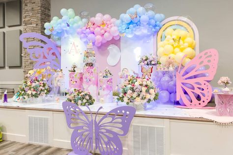 1st Birthday Butterfly | CatchMyParty.com Butterfly Theme Decoration, Butterfly Theme Birthday Decoration, Butterfly Birthday Decor, 1st Birthday Butterfly, Pelli Decoration, Butterfly Theme Birthday, Butterfly 1st Birthday, Butterfly Birthday Party Decorations, Butterfly Themed Birthday Party