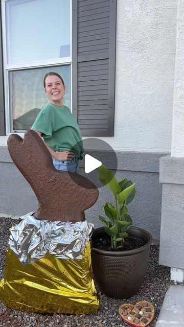 Morgan Renfro on Instagram: "giant chocolate bunny yard decoration complete how to 💗🐇🍫 #candyyarddecor #eastercandy #gianteastercandy #giantconcretechocolatebunny #giantcandy #easteryarddecor #diy #diyyardecor #easterbunny #concretecraft #howto #diyproject" Easter Diy Yard Decor, Chocolate Bunny Decor, Easter Yard Decor, Easter Yard Decorations, Giant Easter Eggs, Diy Yard Decor, Giant Bunny, Giant Chocolate, Easter Stuff