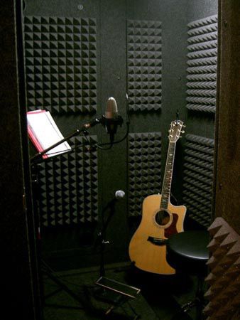 MDL 6060 (5' x 5')  Great for instrument practice! Studio Booth, School Wall Decoration, Fairytale Life, Recording Booth, Rehearsal Studios, Home Studio Ideas, Home Music Rooms, Rehearsal Room, House Of M