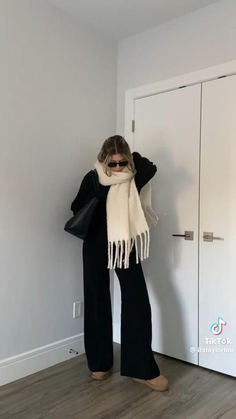 Outfit For Pregnant Women Winter, Scarf And Boots Outfits, Tall Winter Boots Outfit, Winter Outfits For The Snow, Lululemon Flares Outfit, School Outfits With Boots, Outfits For Cold Winter, Ny November Outfit, Outfits For Bookstore