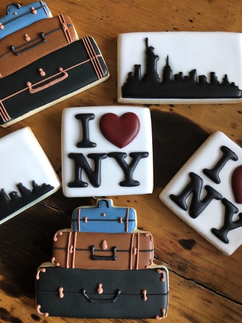 Nyc Cookies Decorated, New York Cookies Decorated, Travel Cupcakes, Travel Cookies, New York Theme Party, Nyc Cookies, Ny Party, New York Cookies, Patriotic Cookies