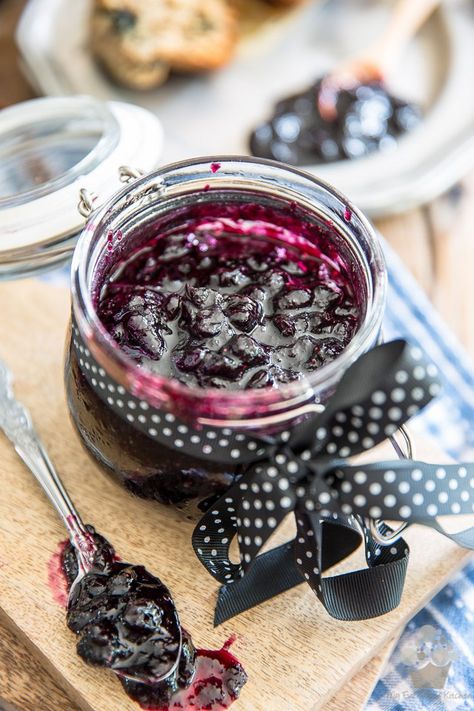 Got an overage of blueberries this season? Make a batch of this Quick Blueberry Jam; it's probably the easiest and most delicious thing you could use them for! Ice Cream From Scratch, Maple Fudge, Blueberry Jam Recipe, Compote Recipe, Blueberry Compote, Peanut Butter Sauce, Organic Blueberries, Blueberry Jam, Fudge Cake