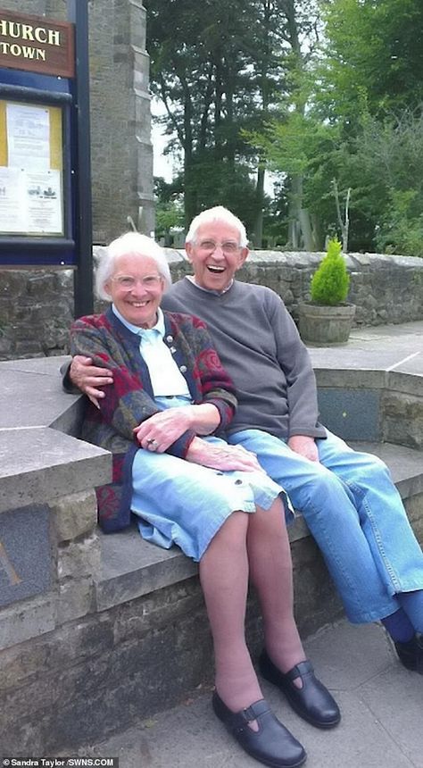 Besotted couple in their 90s return to church they married in to renew wedding vows after 75 years Renew Wedding Vows, Renew Vows, Diamond Wedding Anniversary, Old Couple, Old Married Couple, Wedding Renewal Vows, Elderly Couples, Wedding Church, Old Couples