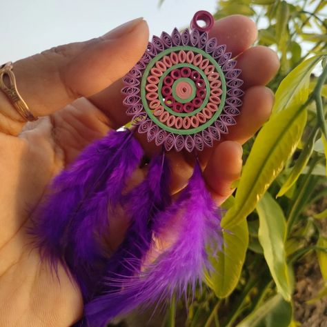 Paper Dream Catcher Diy, Paper Quilling Dream Catcher, Quilled Dream Catcher, Paper Quilling Keychain, Quilling Keychain Ideas, Quilling Mandala Pattern, Quilling Dreamcatcher, How To Make Dream Catchers, Paper Quilling Designs Creative