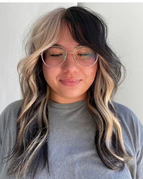 Color Block Hair, Split Dyed Hair, Split Hair, Peinados Recogidos, Edgy Hair, Hair Color And Cut, Hair Inspiration Color, Cut My Hair, Hair Inspo Color