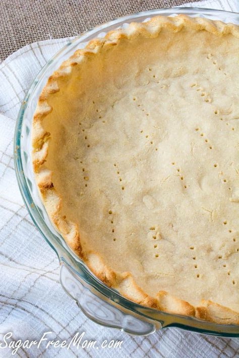 This Low Carb Coconut Flour Pie Crust is perfect for either sweet or savory pies! It�s keto, gluten free, grain free, low carb and perfect for those who have tree nut allergies and can�t use almond flour. - Sugar Free Mom #lowcarb #coconutflour #piecrust Coconut Flour Pie Crust, Low Carb Pie Crust, Low Carb Backen, Coconut Flour Recipes, Desserts Keto, Postre Keto, Low Carb Dessert, Low Carb Sweets, Low Carb Baking