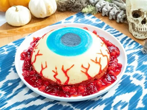 Get Eyeball Cake Recipe from Food Network Eyeball Cheesecake, Eyeball Cake, Jello Cheesecake, Halloween Potluck, Savory Cakes, Cheesecake Mix, Black Food Coloring, Halloween Foods, Canning Cherry Pie Filling