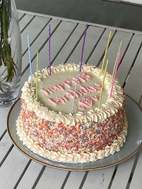 Sprinkle Bday Cake, Sweet Sixteen Cakes Aesthetic, Aesthic Birthday Cakes, Sweet Sixteen Cakes Simple, March Birthday Aesthetic, Birthday Cake Asthetic Picture, Aesthetic Sweet 16 Cakes, Spring Birthday Cake Ideas, 13th Birthday Cake Aesthetic