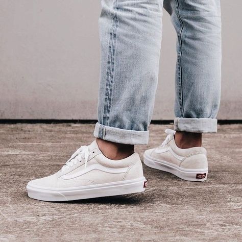 #fashionstyle #fashionista #love Beige Vans, Tan Vans, Tenis Vans, Sneaker Trend, Sneaker Outfits, Tennis Shoes Outfit, Vans Outfit, Black Nike Shoes, Streetwear Mode