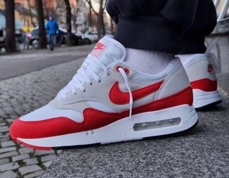 Fine. .. Cute. They look elegant and strong. Exact comonla show. Very happy. Best Sports Shoes For Men, Nike Air Max Big Bubble, Nike Air Max 1 Outfit Men, Nike Airmax Outfit, Air Max 1 Outfit Men, Air Max Outfit, Shoe Storage Hacks, Big Bubble, Nike Gear