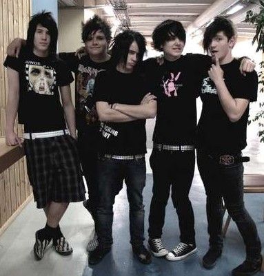 emo Emo Friend Group, Emo Boy Fashion, Emo Guy Outfits, Emo Boy 2000s, 2000s Emo Outfits, Emo Fashion Men, 2000s Emo Boy, Emo Boy Outfits, Emo Party