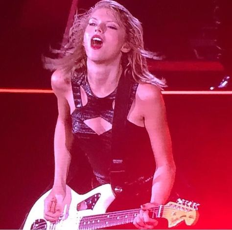 Taylor Swift Rockstar, Boyfriend Taylor Swift, Bf Taylor, Boyfriend Taylor, Taylor Swift Tour, Taylor Swift 1989 Tour, Taylor Swift Singing, 1989 Tour, Estilo Taylor Swift