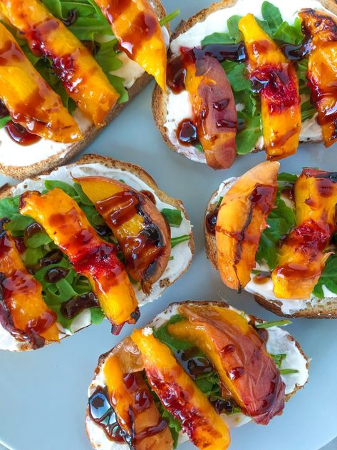 Grilled Peach Crostini with Arugula and Balsamic Reduction - MegUnprocessed Peach Jalepeno Recipes, Peaches Appetizer, Peach Skewers, Peach Crostini, Peach Appetizer, Berry Pizza, Cashew Cream Recipe, Pickled Peaches, Donut Peach