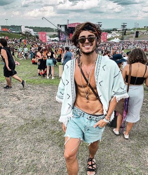 Coachella Looks Men, Men Cochella Outfits Festival Style, Men's Coachella Outfit, Festival Outfits Man, Tuluminati Outfit Hombre, Lollapalooza Outfit Ideas Men, Cochella Outfits 2022 Men, Man Festival Outfit, Boy Festival Outfit