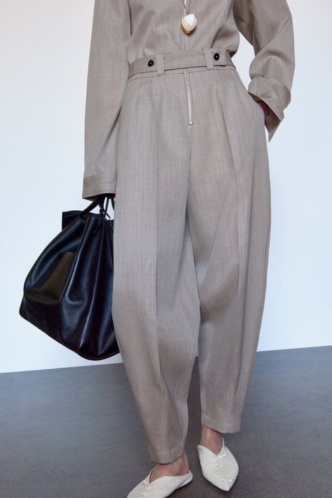 Jil Sander Crucero 2021 - Pasarela | Vogue España Stil Boho, Patricia Urquiola, Vogue Germany, Fashion 101, 가을 패션, Fashion 2020, Vogue Paris, Jil Sander, Fashion Street