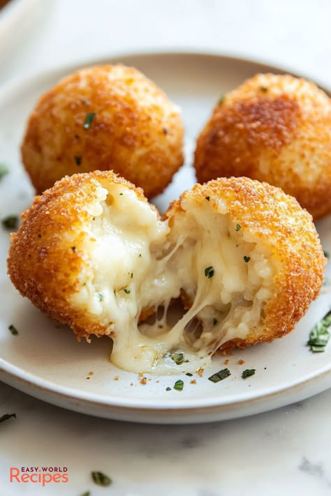 Cheesy Italian Arancini Balls are a beloved Sicilian street food, known for their crispy golden exterior and delicious, savory filling. Arancini Recipe Italian, Italian Arancini, Italian Appetizer Recipes, Italian Rice Balls, Arancini Balls, Italian Snacks, Italian Side Dishes, Arancini Recipe, Italian Recipes Appetizers