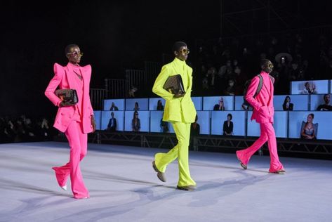 'Rona Runways: How Fashion Week Looked Mid-Pandemic - Mood Sewciety Virtual Fashion Show, Retail Market, Runway Trends, Virtual Fashion, French Women, Traditional Fashion, Summer Design, House Dress, Front Row