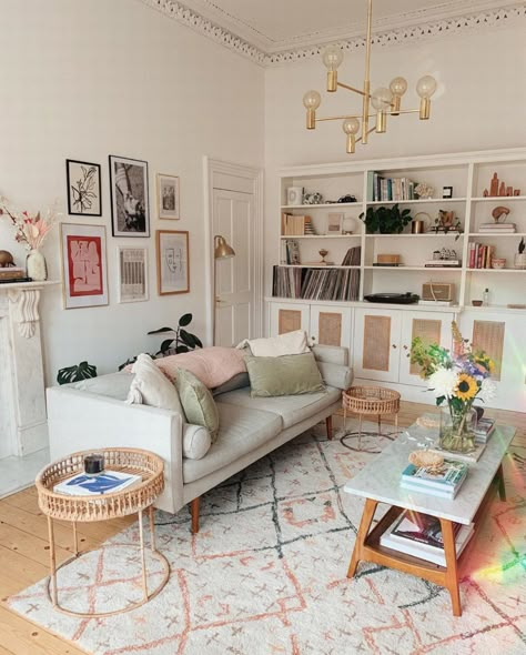 Cute Eclectic Living Room, Apartment Living Room Pop Of Color, Kate Spiers, Spring Living Room, Cozy Things, Dining Table Living Room, Trendy Living Rooms, Studio Mcgee, Decoration Inspiration