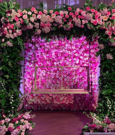 Selfie Booth Ideas, Selfie Station Ideas, Wedding Selfie Station, Photoshoot Wall, Wedding Show Booth, Cake Shop Design, Party Rental Ideas, Wall Partitions, Event Entry