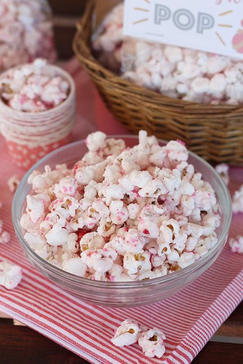 Slide 4 of 50 Flavored Popcorn Recipes, Savory Cakes, Popcorn Treats, Strawberry Cake Mix, Strawberry Shortcake Recipes, Shortcake Recipe, Food Appetizers, Flavored Popcorn, Gourmet Popcorn