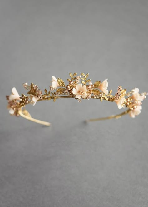 Floral Wedding Crown, Crown Tattoos For Women, Crown Apple, Blush Floral Wedding, قلادات متدلية, Crown Drawing, Apple Drinks, Flowers Crown, Crown Aesthetic