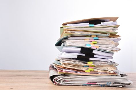 A Quick Checklist of How Long You Should Keep Documents Home Filing System, Grid Girl, Spice Organization Drawer, Paper Clutter, Metal Lockers, Important Documents, Documents Organization, Filing System, Home Office Organization