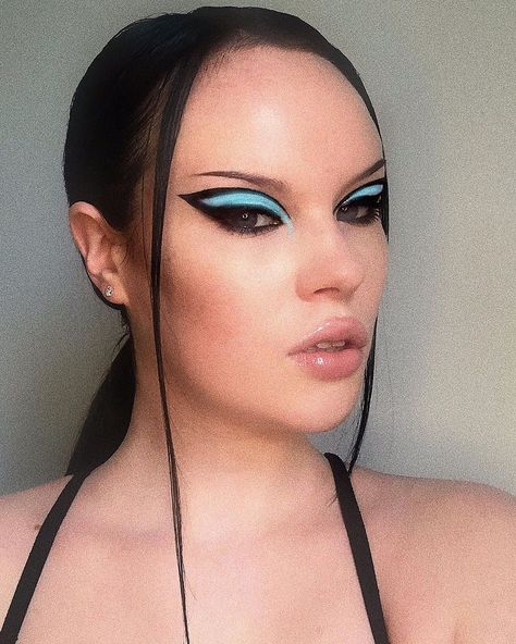 Aoife Cullen on Instagram: “big ol bug head 🦋🥴 __________________________________________________  @crayola.beauty turquoise blue face crayon @itcosmeticsuki superhero…” Cover Girl Makeup, French Nail Art, Cool Face, Goth Makeup, Spring Makeup, Blue Makeup, Makeup Brands, French Tip Nails, Creative Makeup