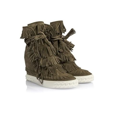 Casadei Boots, Fringe Sneakers, Fringe Shoes, Ibiza Outfits, Shoe Wishlist, Scandinavian Fashion, Boho Chic Outfits, Fringe Boots, Shoe Inspiration