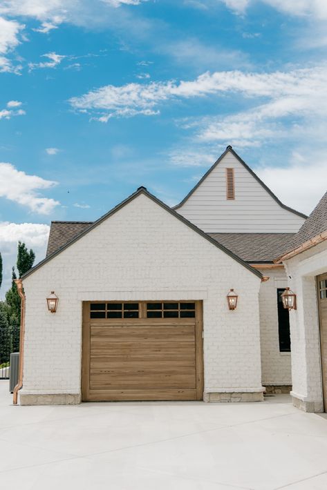 Crimson Oak - Vidor Garage Doors Brown Garage Door, Driftwood Color, Wood Garage, Wood Garage Doors, Blonde Wood, Parade Of Homes, Window Design, Garage Door, Design Consultant