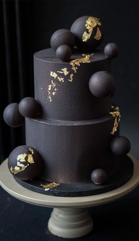 Black Cake Decorating Ideas, All Black Cake Birthday, Black Decor Party, Cake Designs Black, Black Cake Design, Birthday Cakes Black, Cute Cake Ideas, Boys 18th Birthday Cake, Black And Gold Birthday Cake