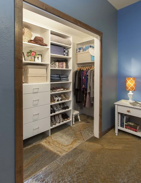 Walk-In Closet Organizers Reka Bentuk Bilik Tidur, Deep Closet, Master Closet Design, Organization Bathroom, Reach In Closet, Closet Renovation, Open Closet, Closet Layout, Closet Remodel