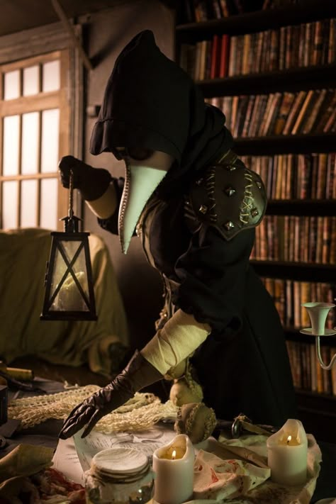 Doctor Dark Aesthetic, Doctor Outfit Ideas, Female Plague Doctor, Plague Doctor Aesthetic, Plague Doctor Outfit, Victorian Doctor, Plague Doctor Cosplay, The Fox And The Crow, Plague Dr