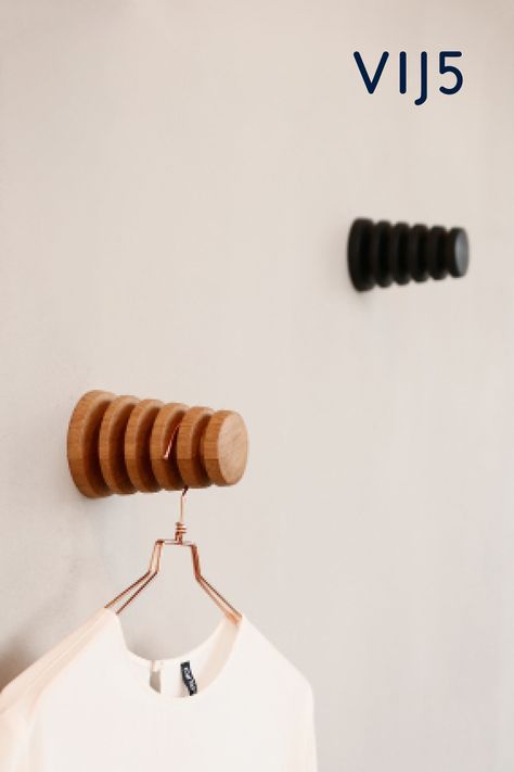 Wall Hangers For Clothes, Hangers For Clothes, Oak Shelf, Wood Hanger, Astuces Diy, Hanger Design, Wood Hangers, Clothes Hooks, Wall Hangers