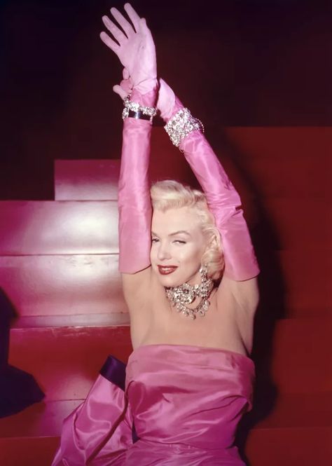 14 Iconic Marilyn Monroe Outfits Marilyn Monroe Outfits, Robe Fuchsia, Vera Ellen, Jennifer Grey, Vestidos Color Rosa, Gentlemen Prefer Blondes, Lauren Bacall, Marilyn Monroe Photos, Sharon Stone