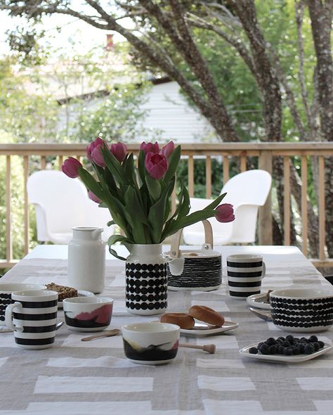 Marimekko Interior, Marimekko Home, Marimekko Tablecloth, Marimekko Urna Vase, Marimekko Vintage, Marimekko Fabric, 1950s Design, Finnish Design, Luz Natural