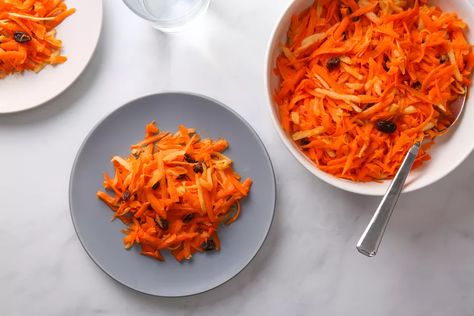 Easy No-Cook Polish Carrot Salad (Surowka) Recipe Polish Salad, Cabbage And Carrot Salad, Polish Cabbage, Grated Carrot Salad, Root Vegetable Salad, Carrot Salad Recipes, Recipes Salads, Easy Veggie, Cold Salad