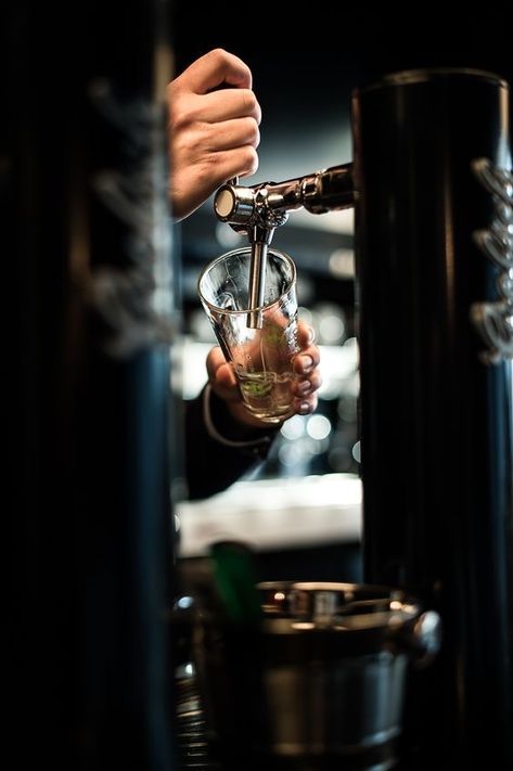 Beer Pouring, Bar Pics, Beer Shot, Food Photography Composition, Beverage Photography, Beer Pictures, Dark Food Photography, Beer Photography, Beer Photos