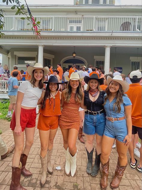 Ut Texas Game Day Outfit, Ut Austin Sorority, Ut Gameday Outfit, Ut Game, Gameday Outfits, College Clothes, Ut Austin, College Game Days, College Board