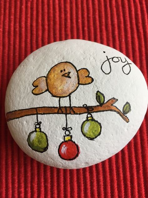 Holiday Painted Rocks Ideas, January Canvas Painting Ideas, Rock Painting Ideas For Christmas, Rock Painting For Christmas, Christmas Rock Art Ideas, Xmas Rock Painting, Xmas Rock Painting Ideas, Cute Christmas Drawing Ideas Easy, Holiday Rock Painting Ideas