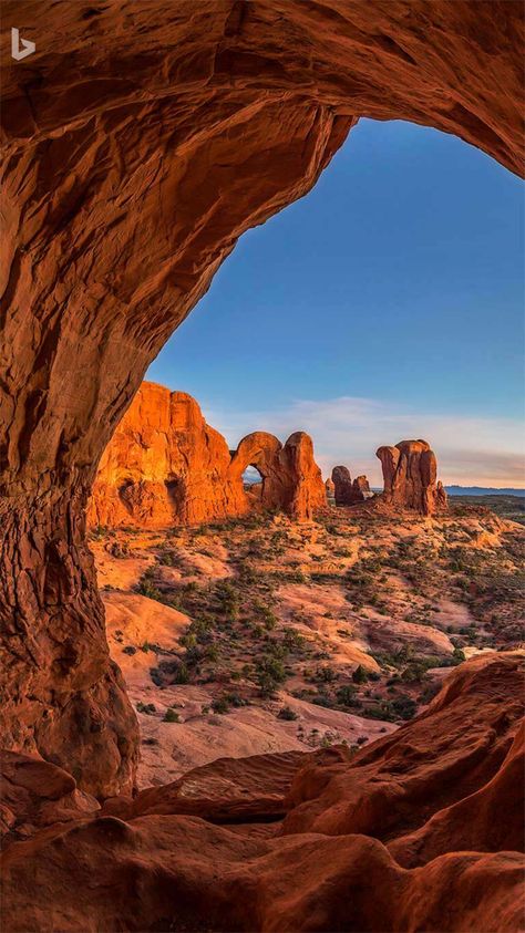 Moab, Utah Bing Wallpaper, Monument Valley Utah, Desert Places, Room With A View, Beautiful Landscape Photography, Valley Of Fire, Moab Utah, Fairy Queen, Utah Photography