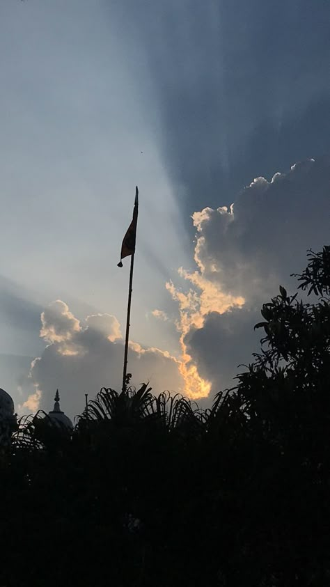 The sun made the clouds look even more engrossing making the sikh flag known as nishan sahib shine even brighter Gurbani Aesthetic, Sikh Aesthetic, Sikh Wallpapers, Nishan Sahib, Sikhism Beliefs, Golden Temple Wallpaper, Religious Wallpaper, Guru Nanak Wallpaper, Spiritual Inspiration Quotes