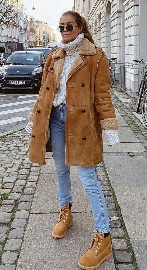 Timberland Outfits Women, Timberland Outfit, Cute Fall Fashion, Timberland Boots Outfit, Beanie Outfit, Timberland Outfits, Fall Fashion Coats, Yellow Boots, Pastel Outfit